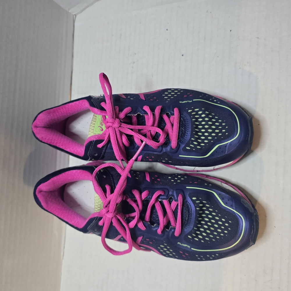 Stylish Athletic Shoes with Pink‎ Accents